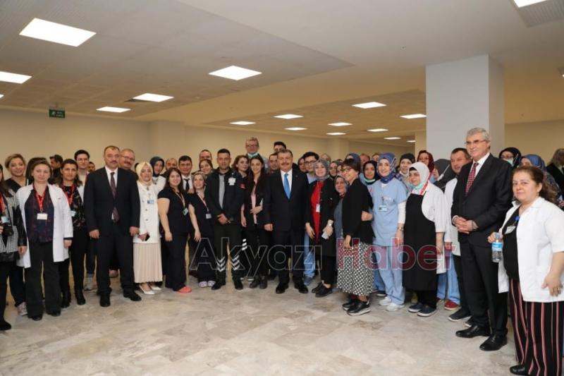 Bakan Koca, SEAH'ta iftar yaptı, hastaları ziyaret etti