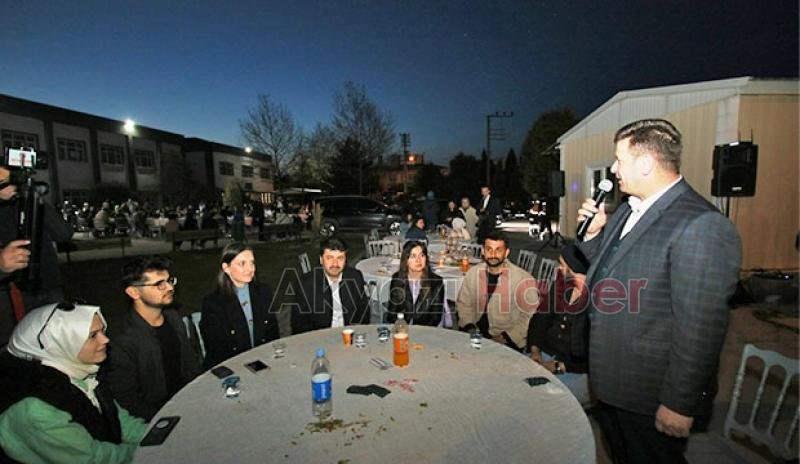 Başkan Soykan üniversite öğrencileri ile iftarda buluştu