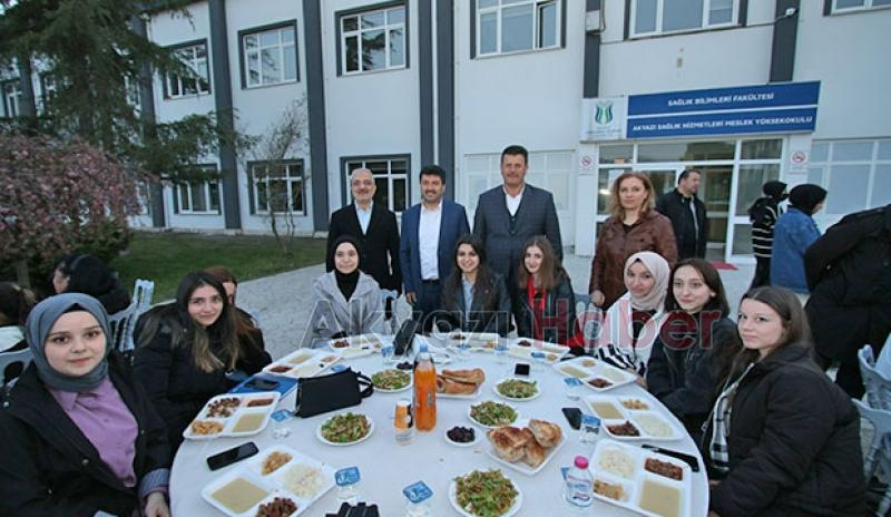 Başkan Soykan üniversite öğrencileri ile iftarda buluştu