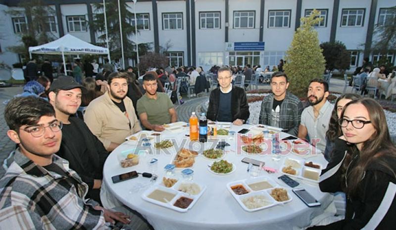 Başkan Soykan üniversite öğrencileri ile iftarda buluştu
