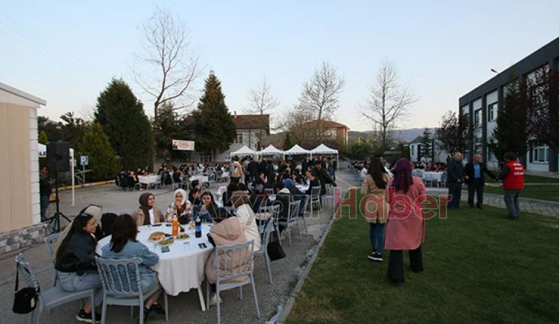 Başkan Soykan üniversite öğrencileri ile iftarda buluştu