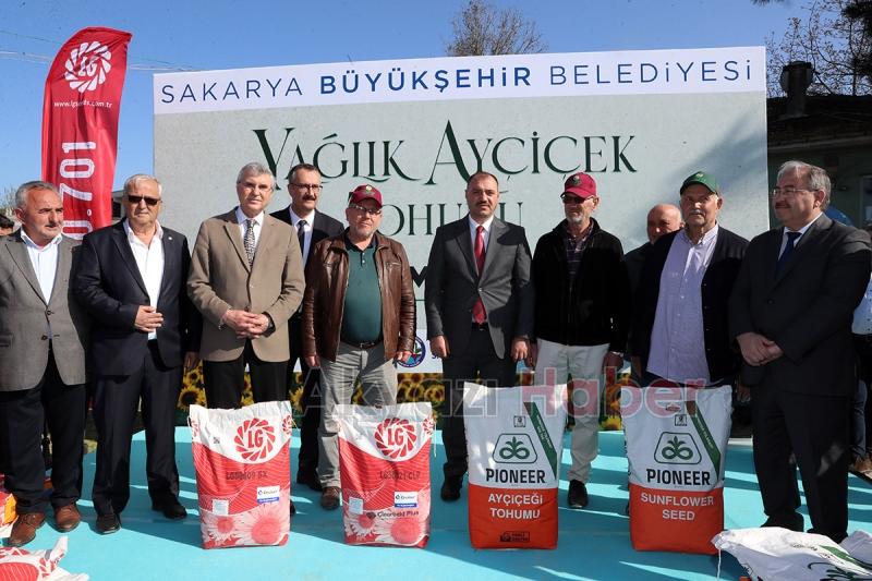 Sakaryalı çiftçilere yağlık ayçiçeği tohumu dağıtıldı