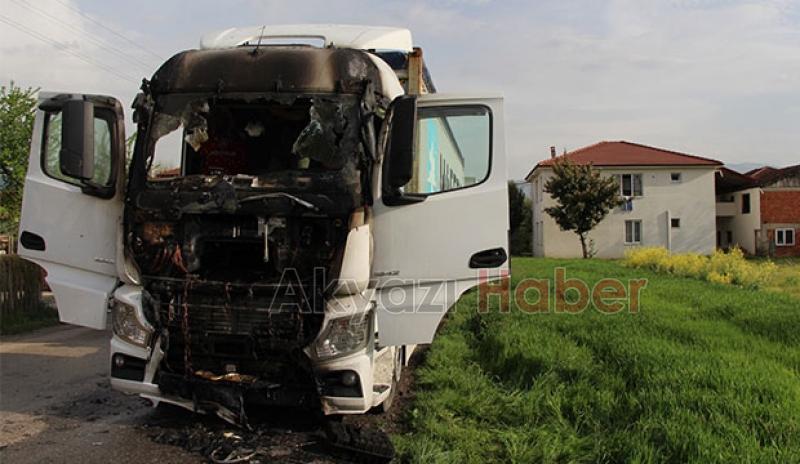 Akyazı'da tır yandı