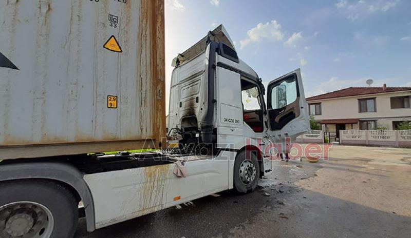 Akyazı'da tır yandı