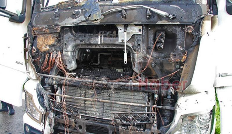 Akyazı'da tır yandı