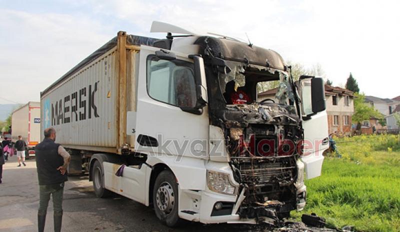 Akyazı'da tır yandı