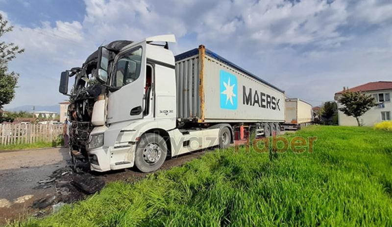 Akyazı'da tır yandı