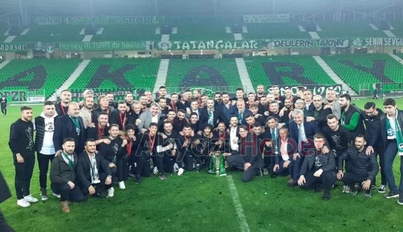Sakaryaspor kupasına kavuştu