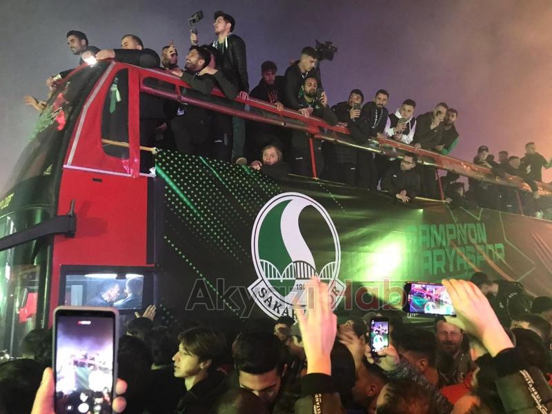 Sakaryaspor şampiyonluk turu attı