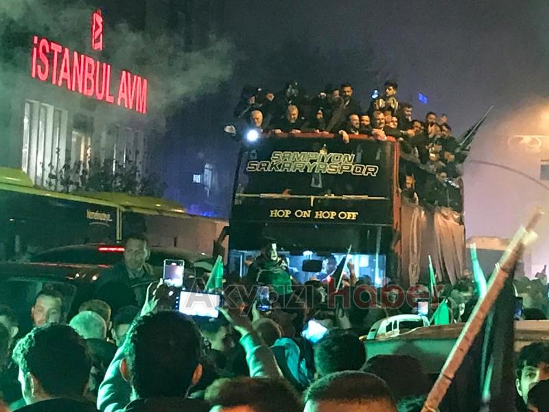 Sakaryaspor şampiyonluk turu attı