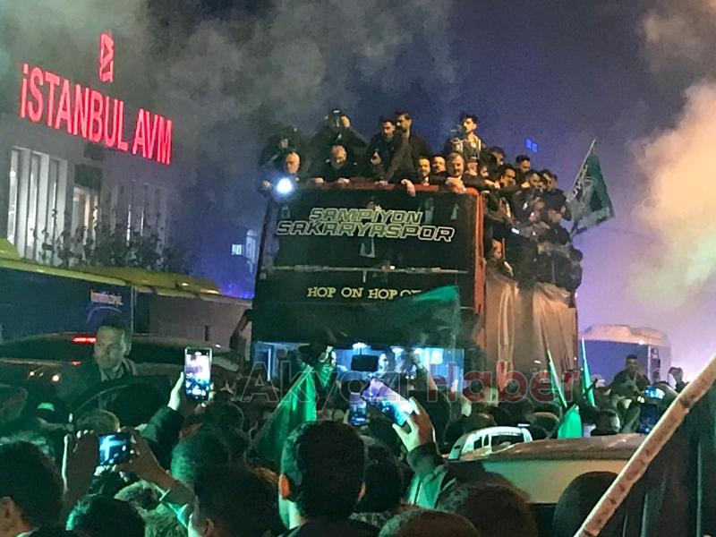 Sakaryaspor şampiyonluk turu attı