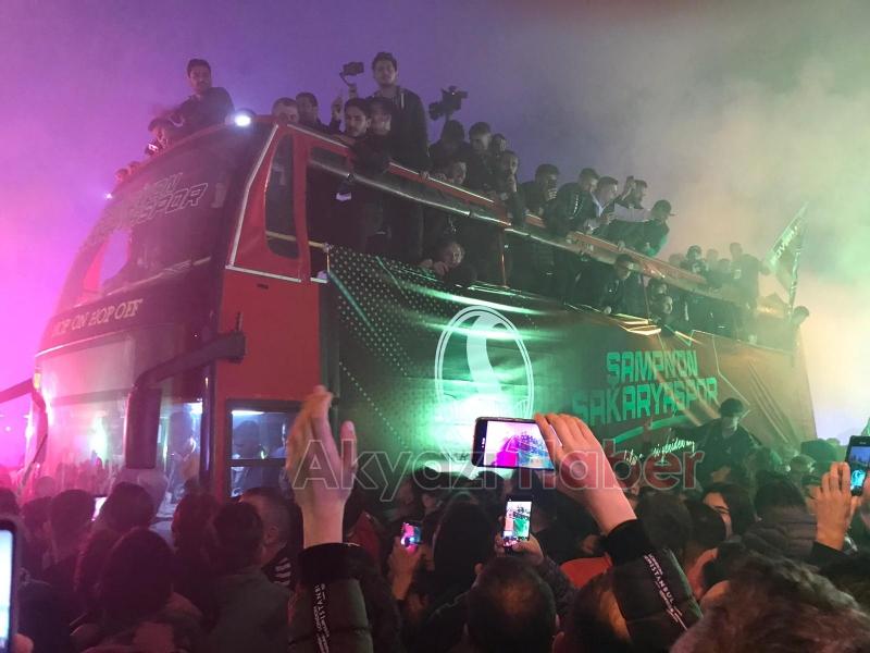 Sakaryaspor şampiyonluk turu attı