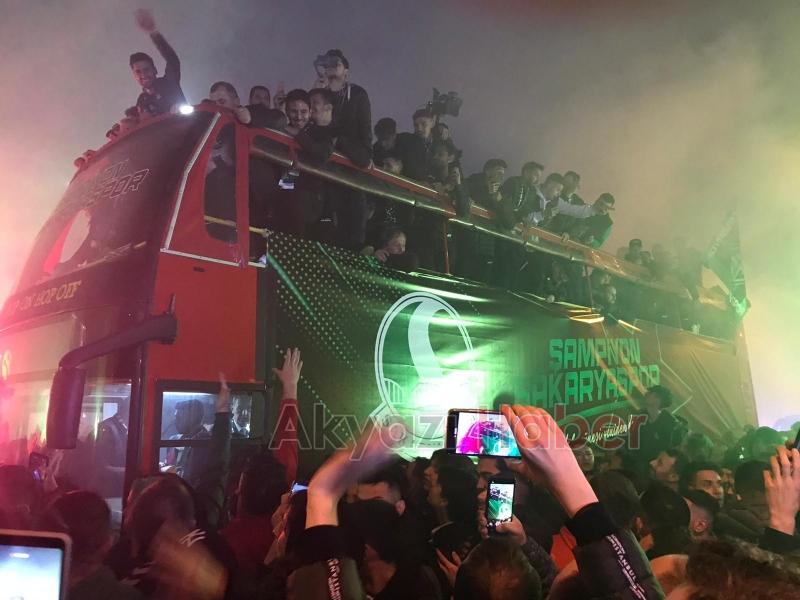 Sakaryaspor şampiyonluk turu attı