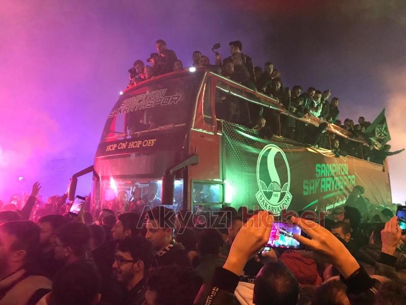 Sakaryaspor şampiyonluk turu attı