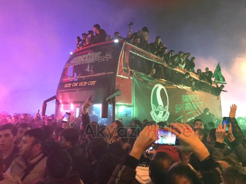 Sakaryaspor şampiyonluk turu attı