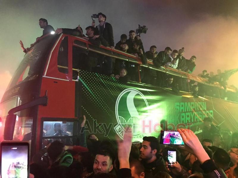 Sakaryaspor şampiyonluk turu attı