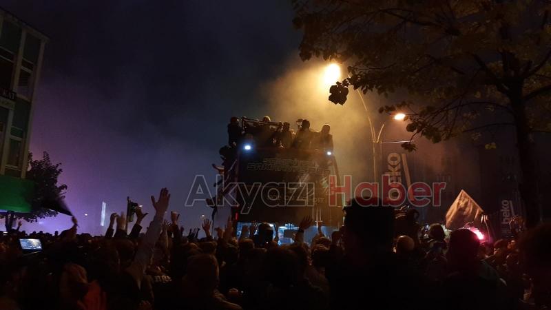 Sakaryaspor şampiyonluk turu attı