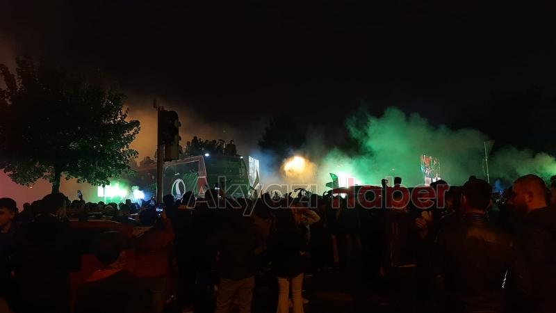 Sakaryaspor şampiyonluk turu attı