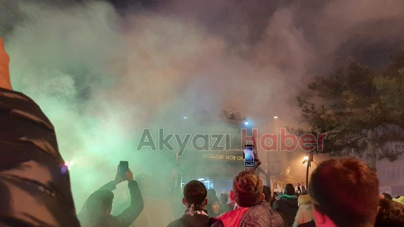 Sakaryaspor şampiyonluk turu attı