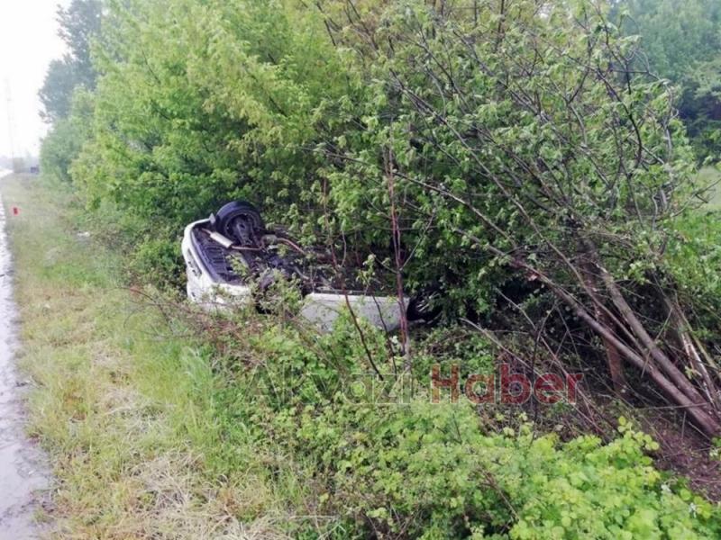 D140’da araç şarampole yuvarlandı