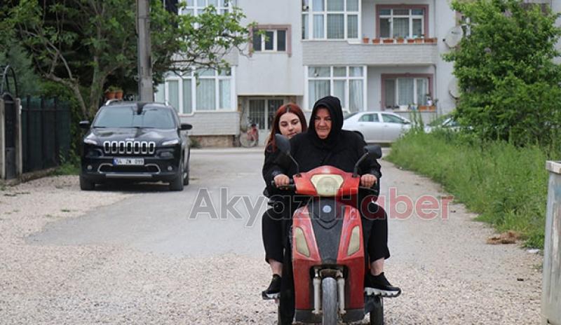 Akyazılı anne kızı için hem annelik hem babalık yapıyor