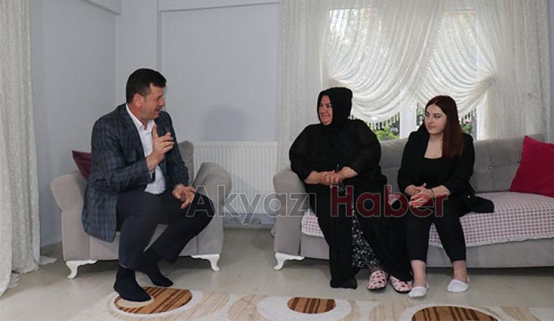 Akyazılı anne kızı için hem annelik hem babalık yapıyor