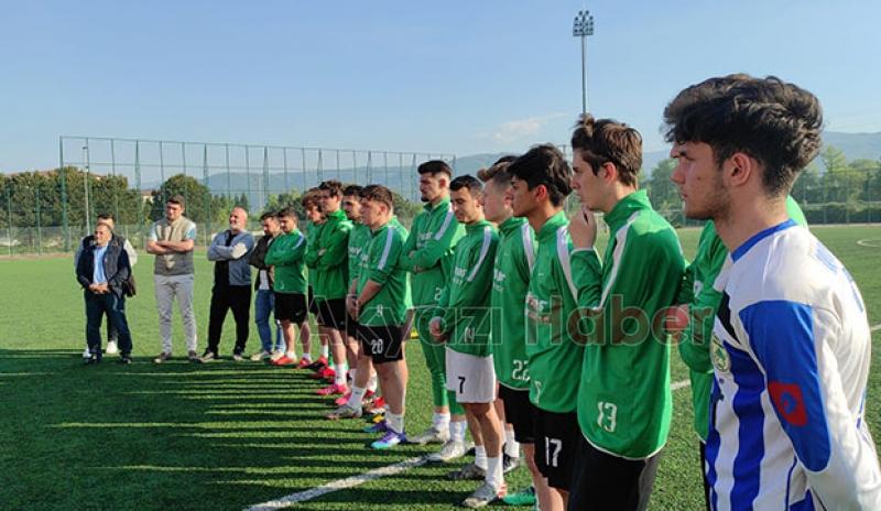 Akyazı Akınspor U-18 Futbol Takımı kupayı aldı