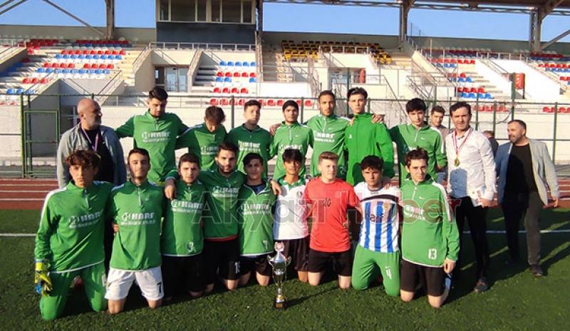 Akyazı Akınspor U-18 Futbol Takımı kupayı aldı