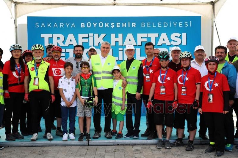 Sakarya'da bini aşkın vatandaş pedal çevirdi
