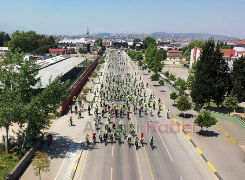 Sakarya'da bini aşkın vatandaş pedal çevirdi