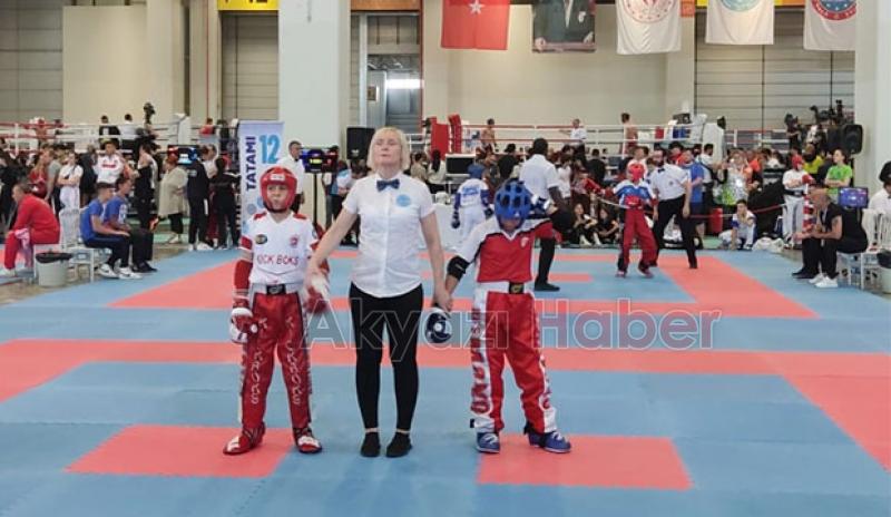 Akyazılı Kickboksçulardan 3 Dünya üçüncülüğü