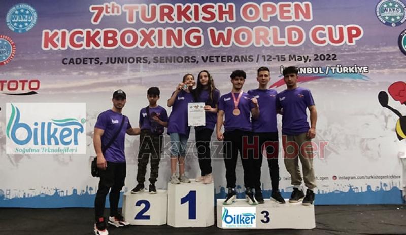 Akyazılı Kickboksçulardan 3 Dünya üçüncülüğü