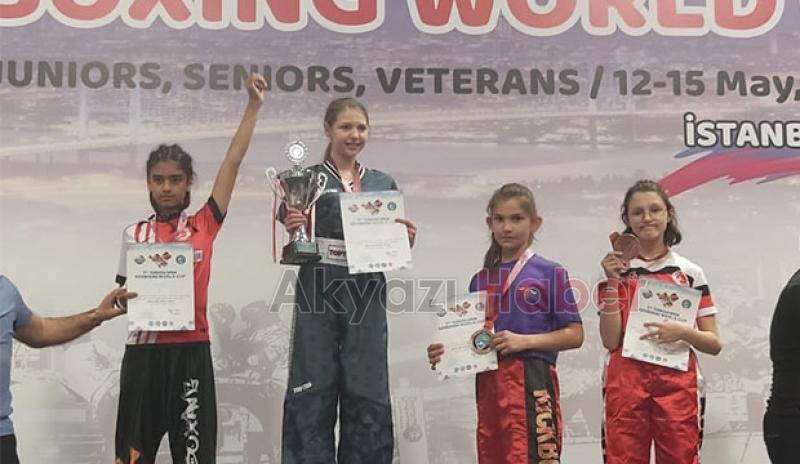 Akyazılı Kickboksçulardan 3 Dünya üçüncülüğü