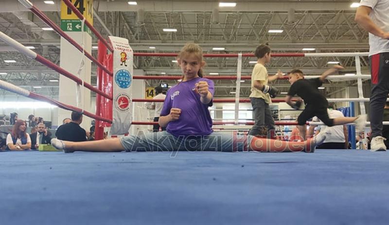 Akyazılı Kickboksçulardan 3 Dünya üçüncülüğü