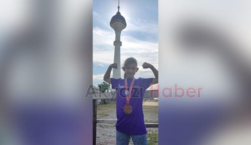 Akyazılı Kickboksçulardan 3 Dünya üçüncülüğü