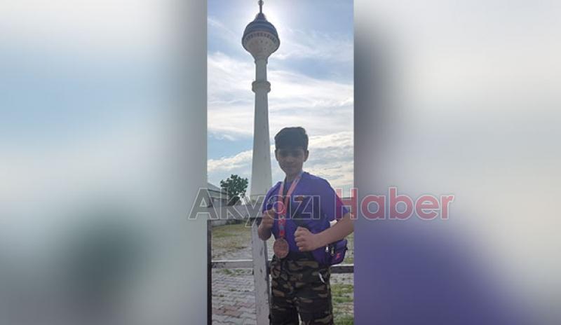 Akyazılı Kickboksçulardan 3 Dünya üçüncülüğü