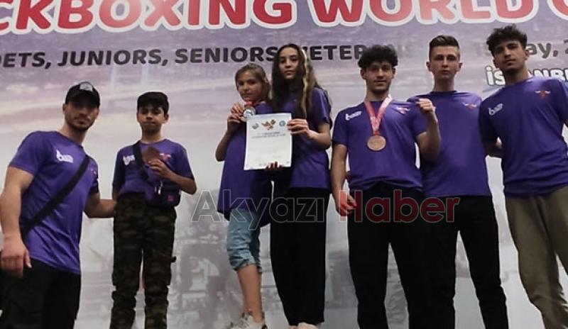 Akyazılı Kickboksçulardan 3 Dünya üçüncülüğü