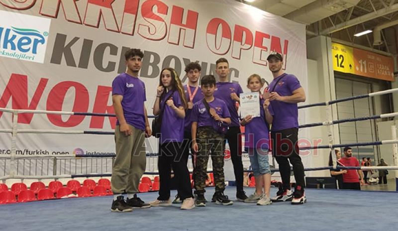 Akyazılı Kickboksçulardan 3 Dünya üçüncülüğü