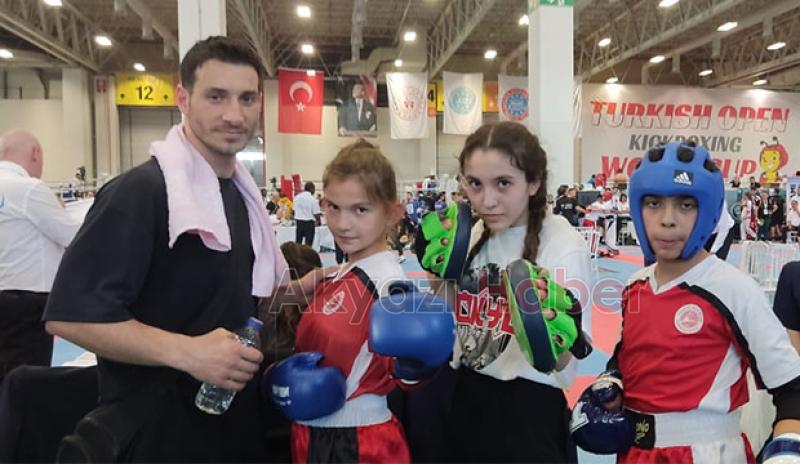 Akyazılı Kickboksçulardan 3 Dünya üçüncülüğü