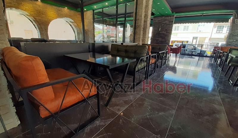 Akyazı’da modern cafelere bir yenisi daha eklendi 