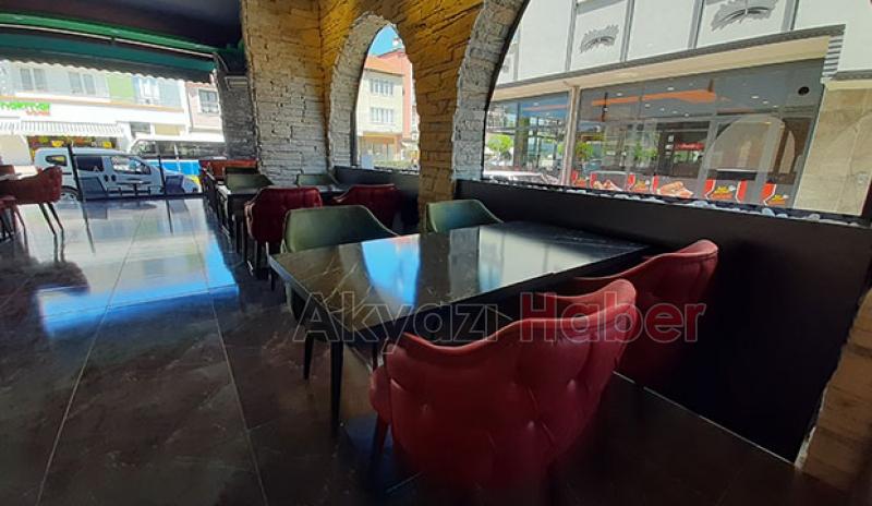 Akyazı’da modern cafelere bir yenisi daha eklendi 