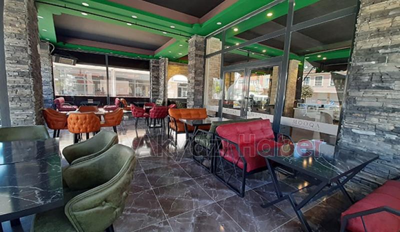 Akyazı’da modern cafelere bir yenisi daha eklendi 