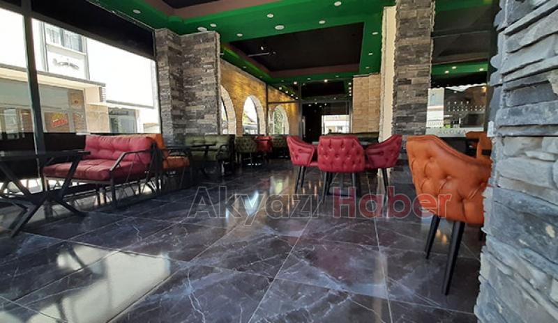 Akyazı’da modern cafelere bir yenisi daha eklendi 
