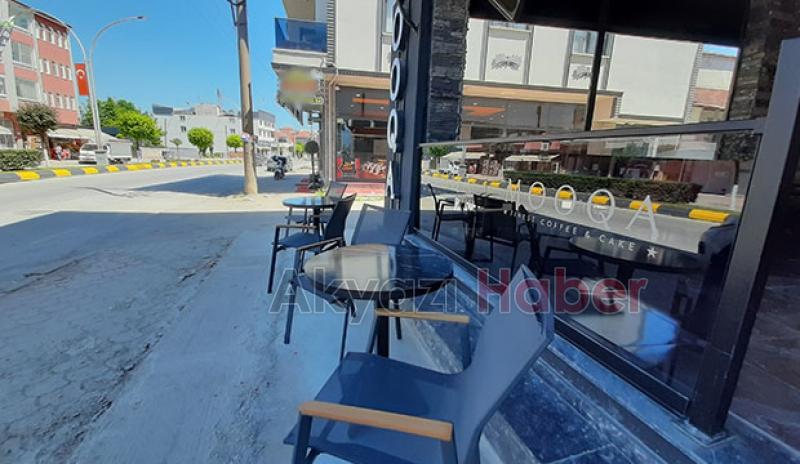 Akyazı’da modern cafelere bir yenisi daha eklendi 