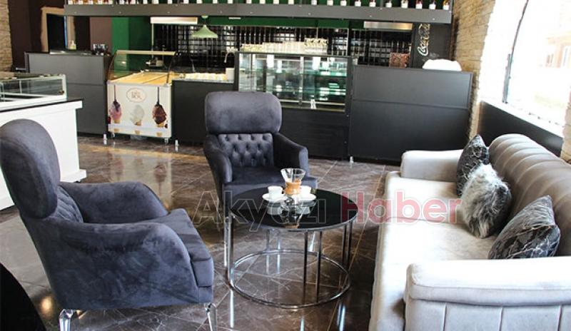 Akyazı’da modern cafelere bir yenisi daha eklendi 