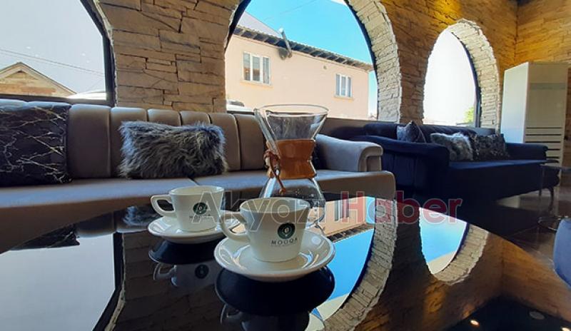 Akyazı’da modern cafelere bir yenisi daha eklendi 