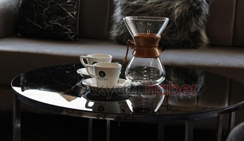 Akyazı’da modern cafelere bir yenisi daha eklendi 