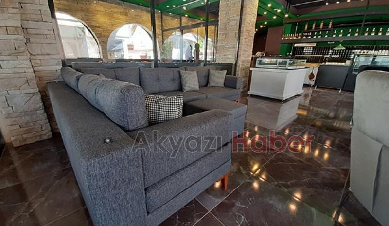 Akyazı’da modern cafelere bir yenisi daha eklendi 