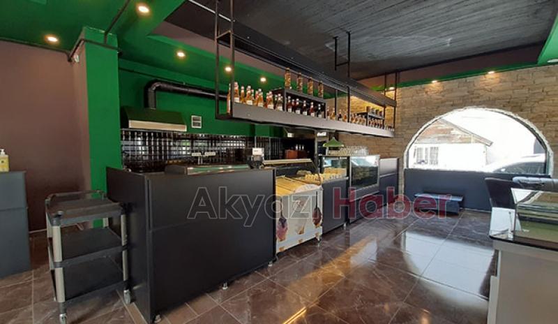 Akyazı’da modern cafelere bir yenisi daha eklendi 