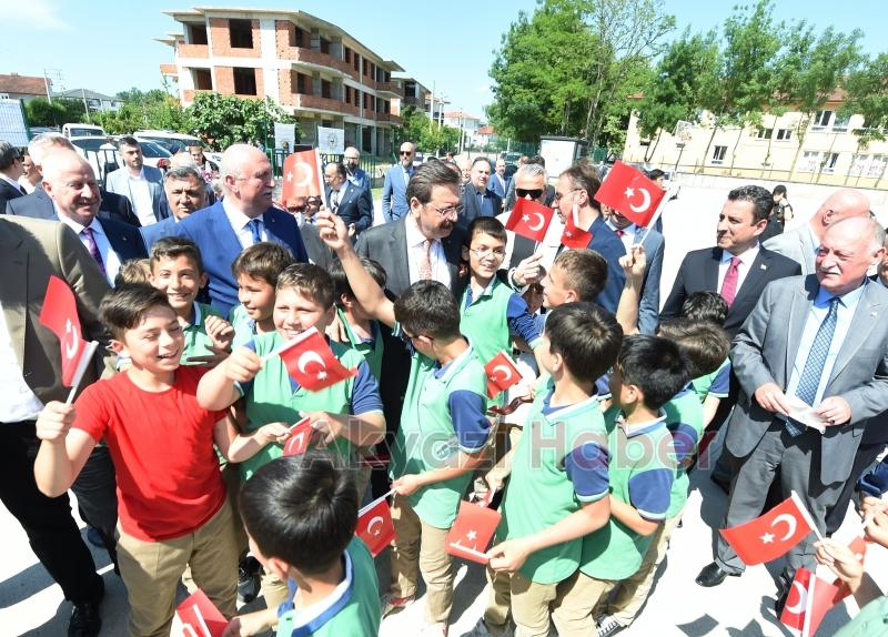 TOBB Hüsamettin Bayraktar Ortaokulu'nun açılışı yapıldı